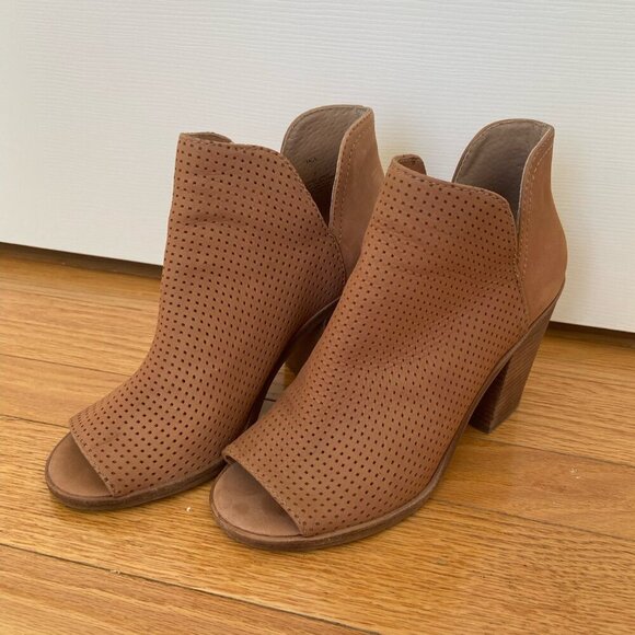 Steve Madden Tala Open Peep Toe Block Heel Booties Perforated Brown Leather Sz 7 - Picture 2 of 5